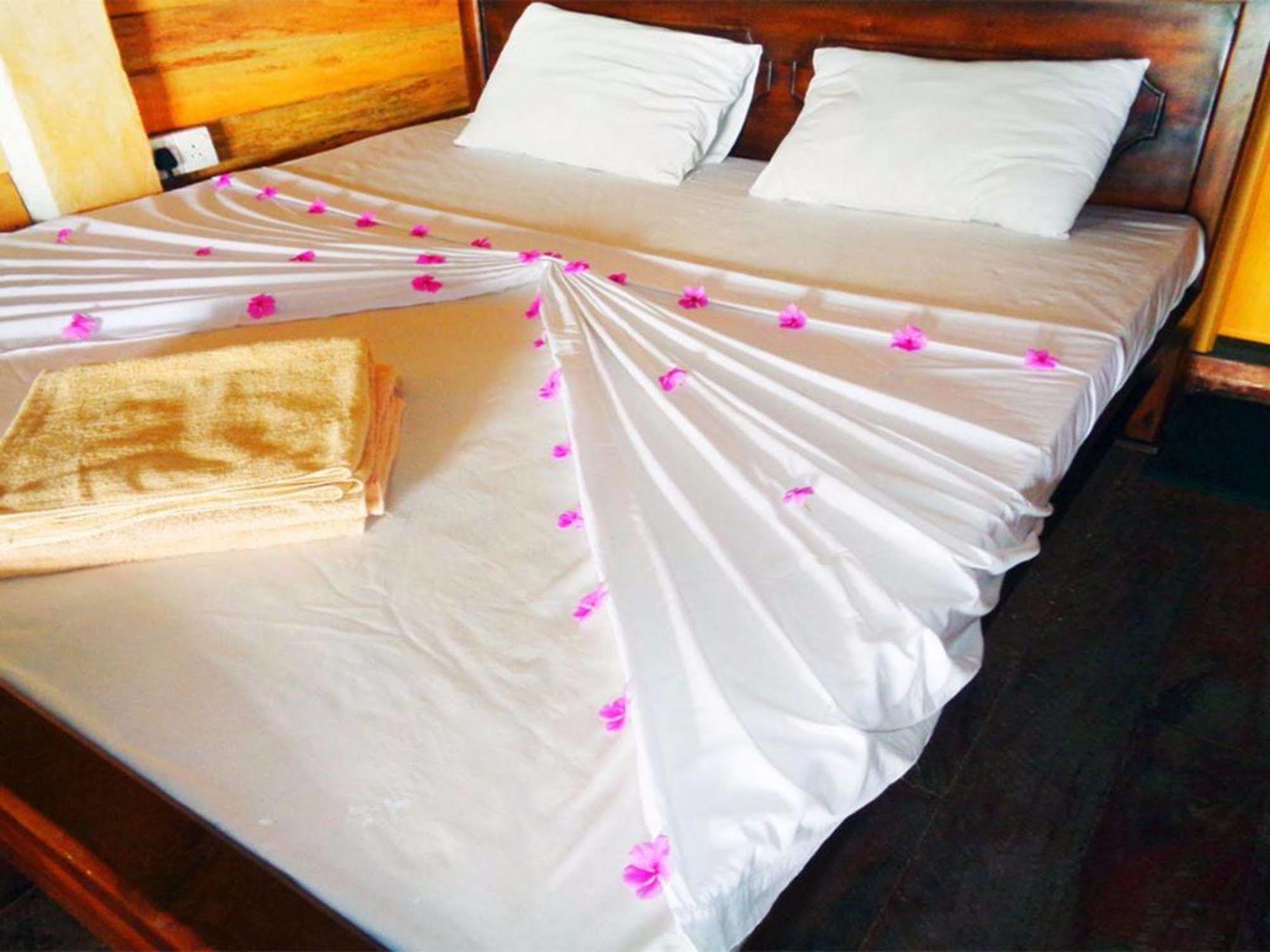 Reggae Zone Beach Resort Tangalle Kültér fotó